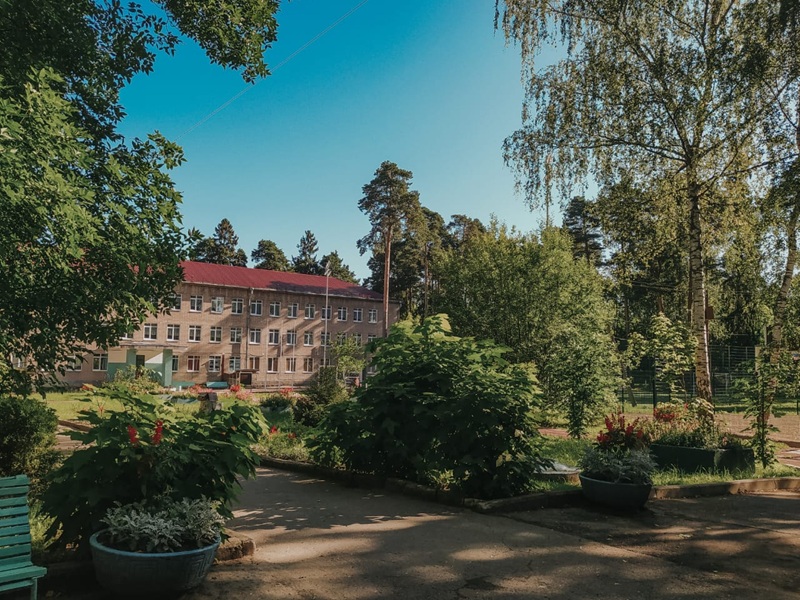 Фотография школы.