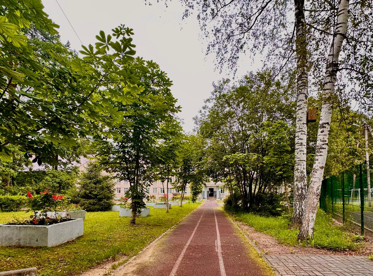 Фотография школы.