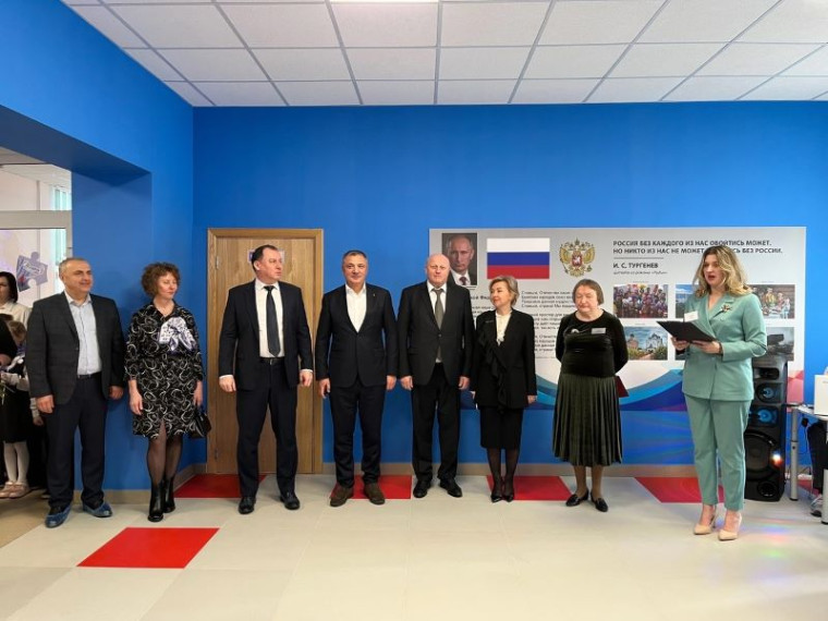 Торжественное мероприятие — открытие школы.