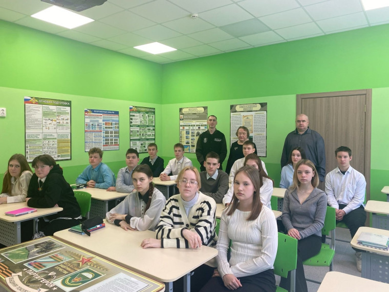 В школе прошла встреча с участником СВО и бывшим выпускником школы.